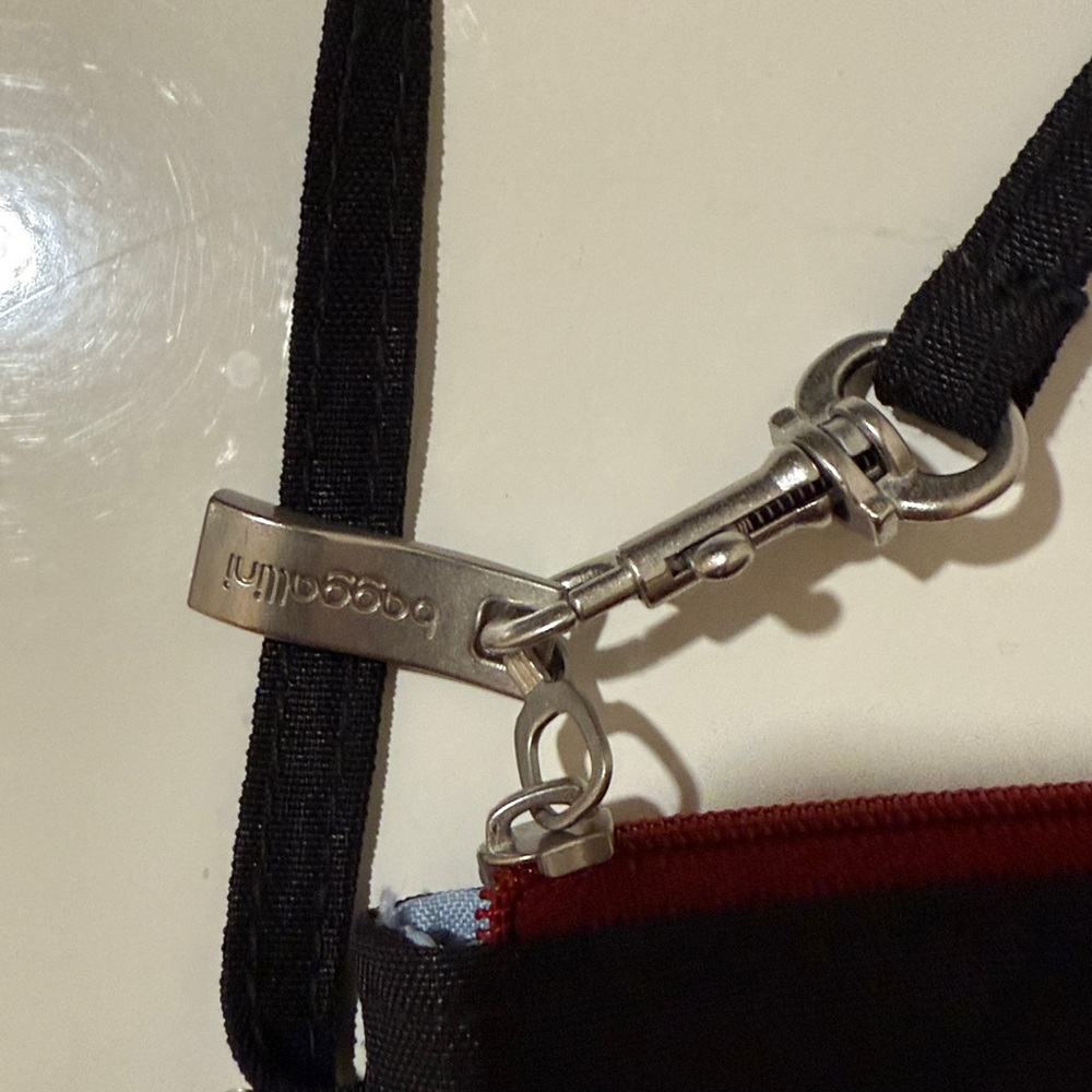 Baggallini Black and Red RFID Wristlet - Picture 4 of 6